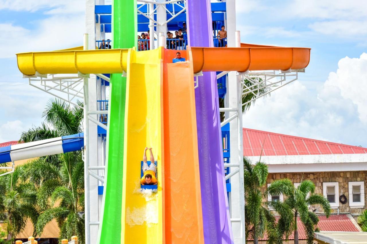 Eon Centennial Resort Hotel & Waterpark Iloilo City Bagian luar foto