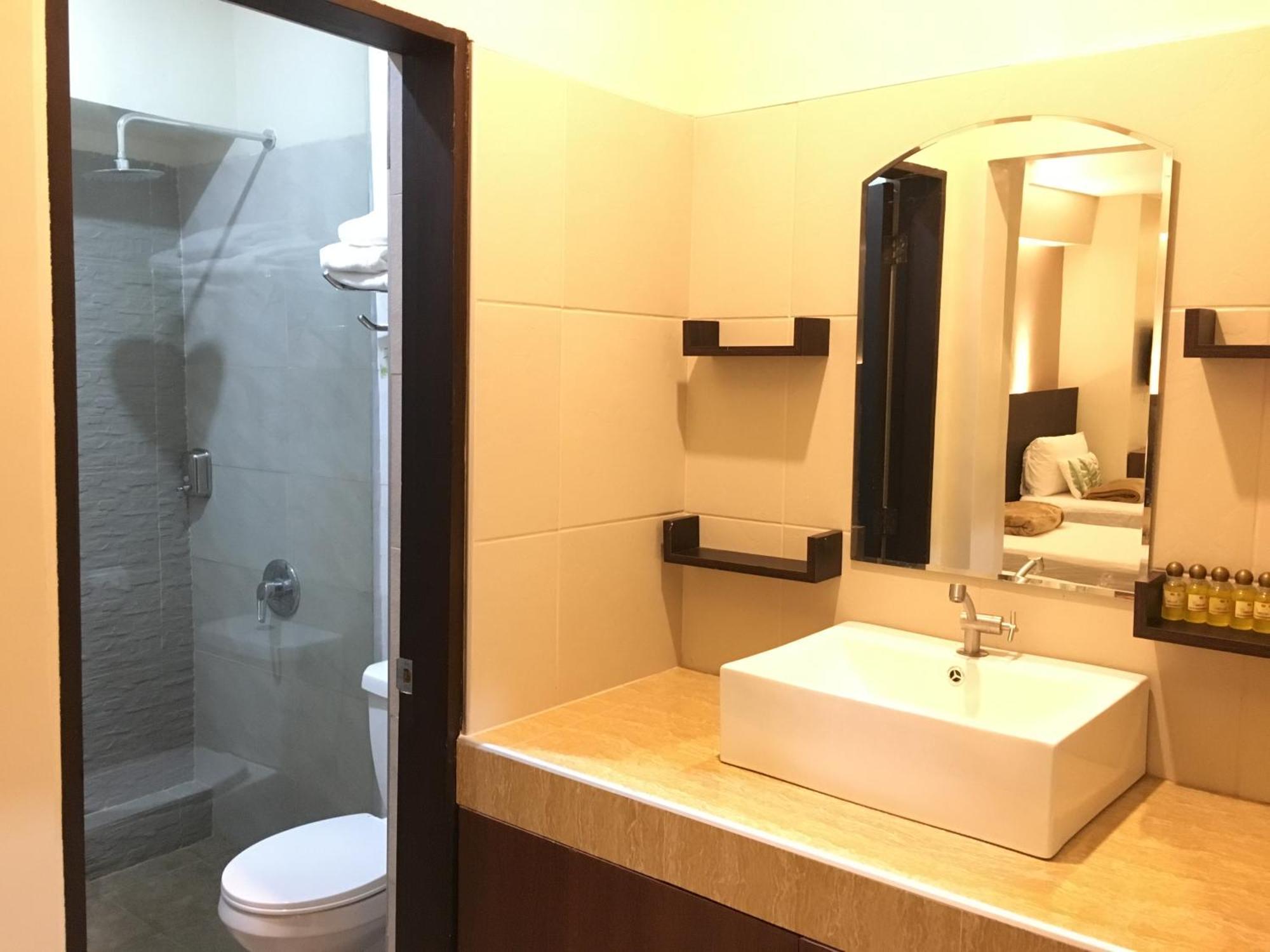 Eon Centennial Resort Hotel & Waterpark Iloilo City Ruang foto