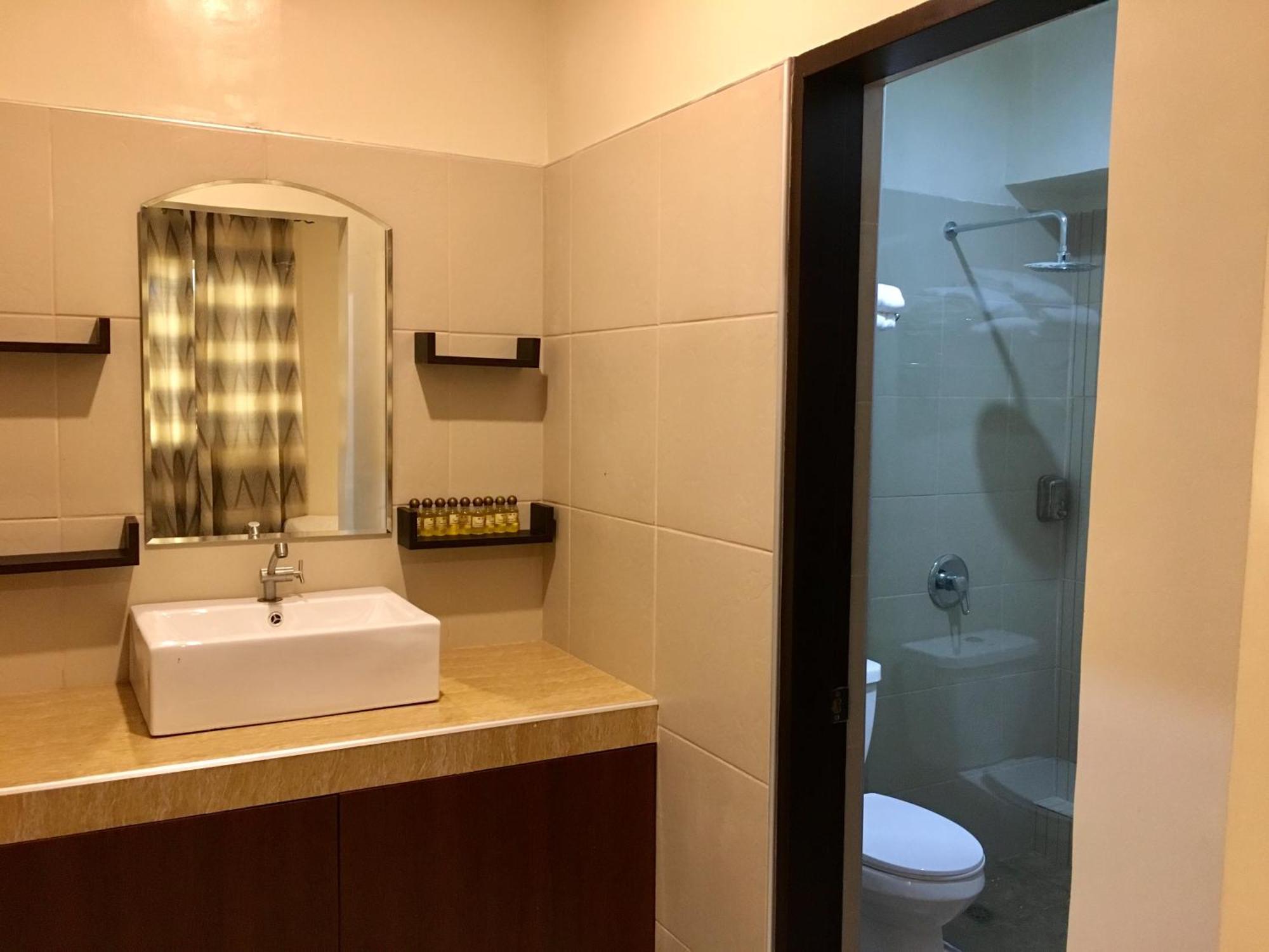 Eon Centennial Resort Hotel & Waterpark Iloilo City Ruang foto